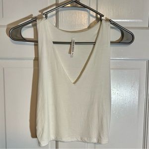 Lulu’s | Lulu Basics, Cropped Racerback Tank, V-Neck, White, Size M - EUC